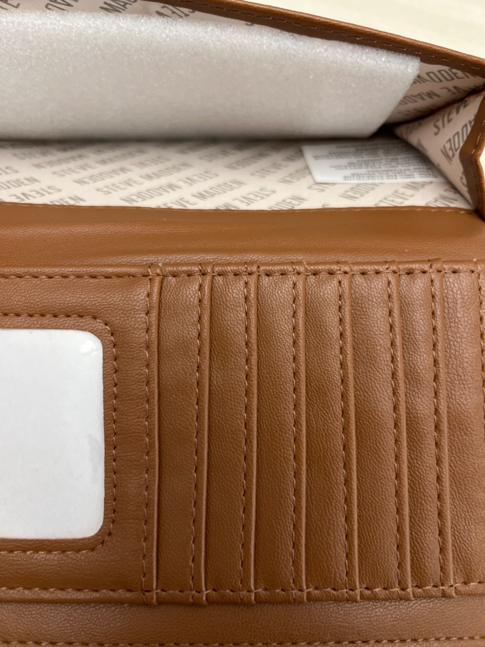 New Steve Madden Chocolate Trifold Wristlet - Picture 7 of 9